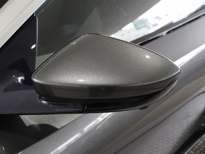 ASTON MARTIN DB11 - 6