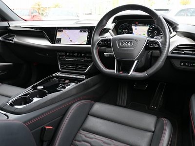 AUDI RS E-TRON GT - 6