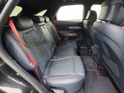 2023 Genesis GV70 — миниатюра 18