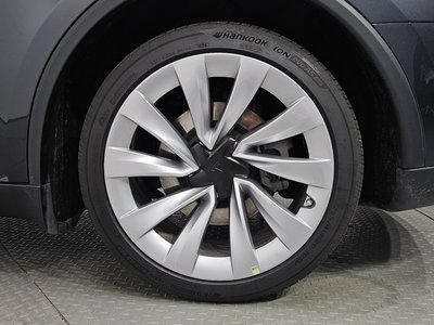 2025 Tesla MODEL Y photo 8