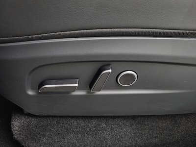 2025 Tesla MODEL Y thumbnail 29