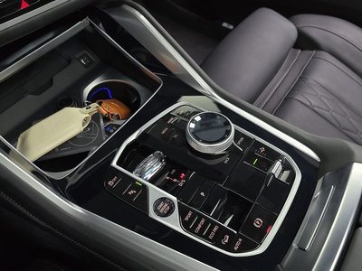 2025 BMW X6 thumbnail 12