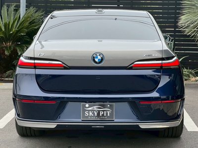 BMW I7 - 8