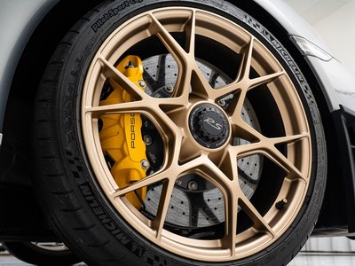 صورة 14 لـ 2025 Porsche 718 SPYDER