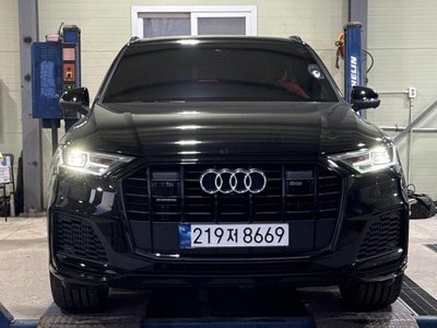 AUDI Q7 - 1