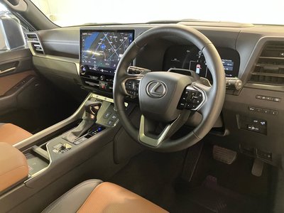 صورة 4 لـ 2025 Lexus GX