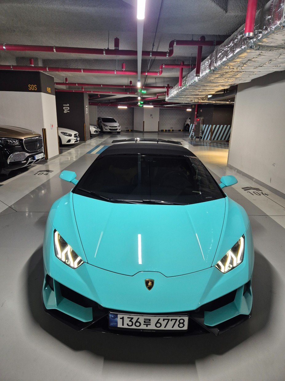 LAMBORGHINI HURACAN - View 1