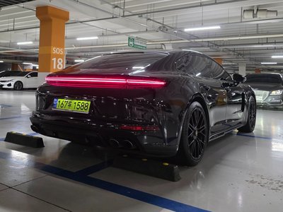 PORSCHE PANAMERA - 3