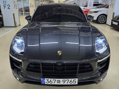 PORSCHE MACAN - 2