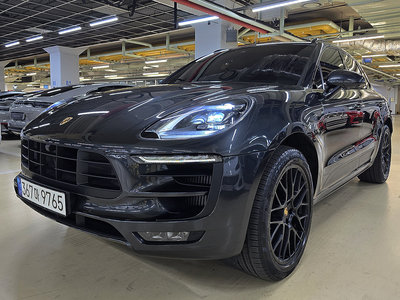 PORSCHE MACAN - 1