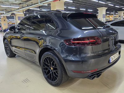 PORSCHE MACAN - 5