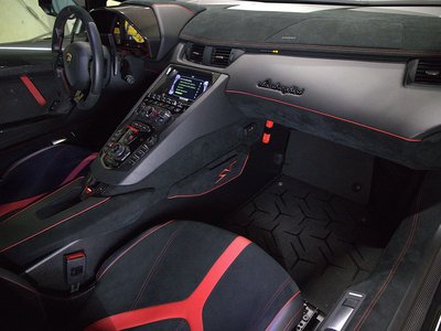 LAMBORGHINI AVENTADOR - 10