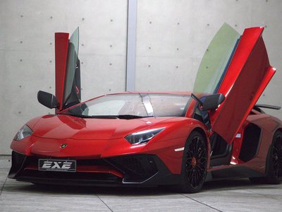 LAMBORGHINI AVENTADOR - 2