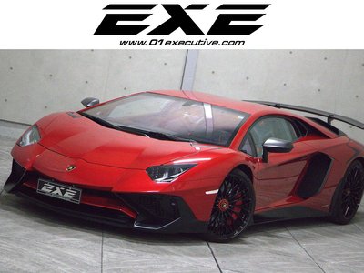 LAMBORGHINI AVENTADOR - 1