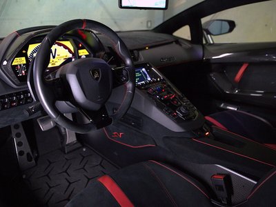 LAMBORGHINI AVENTADOR - 6