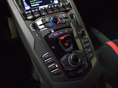 LAMBORGHINI AVENTADOR - 8