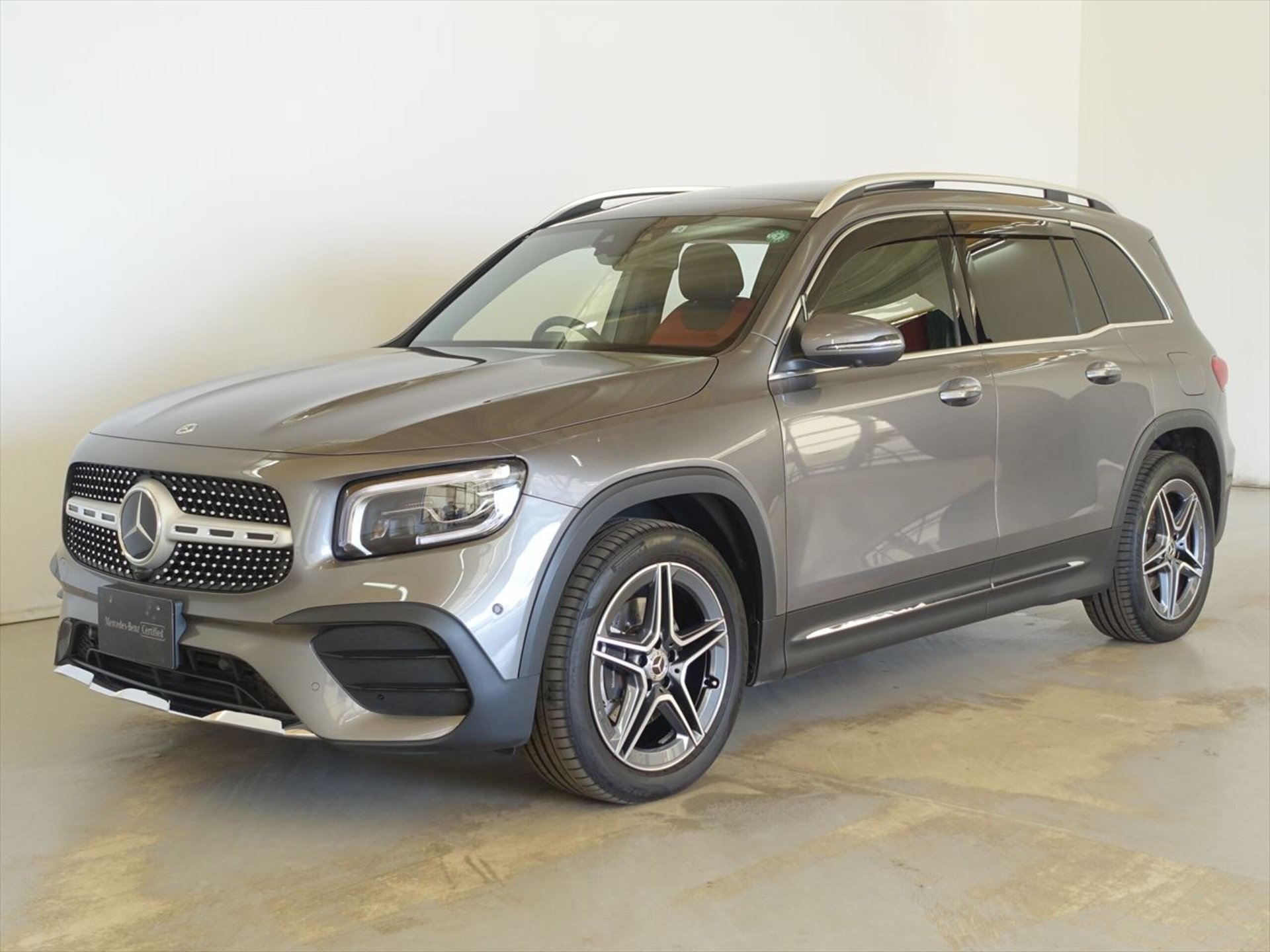 MERCEDES-BENZ GLB - View 1