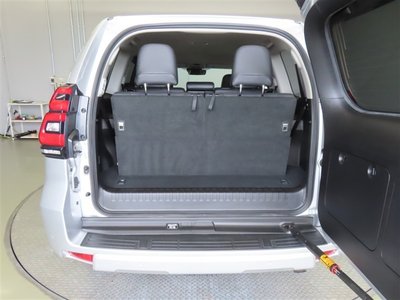 TOYOTA LAND CRUISER PRADO - 10