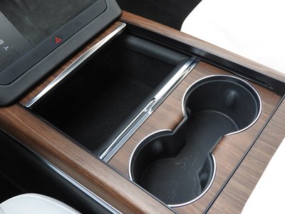 TESLA MODEL S - 8
