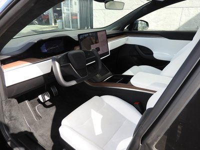 TESLA MODEL S - 4