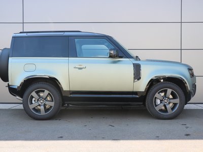 LAND ROVER DEFENDER - 7