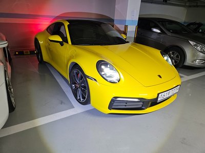 PORSCHE 911