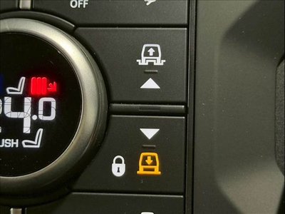 LAND ROVER DEFENDER - 9