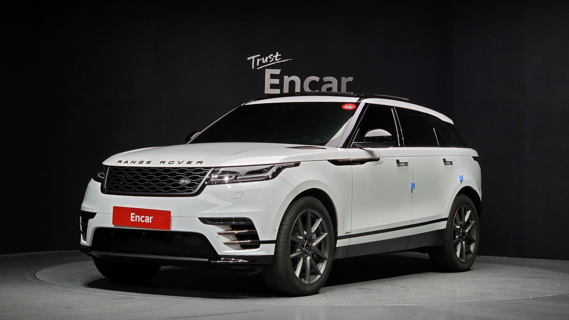 LAND ROVER RANGE ROVER VELAR - View 1