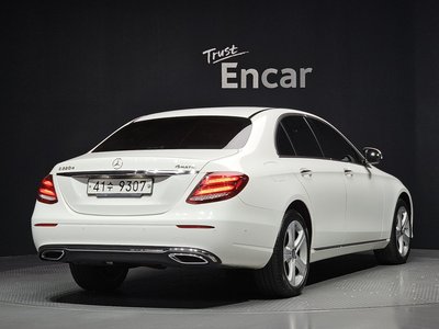 MERCEDES-BENZ E-CLASS - 4