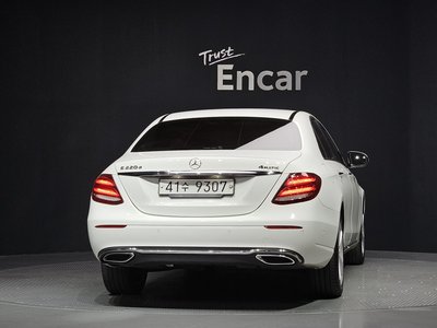 MERCEDES-BENZ E-CLASS - 3