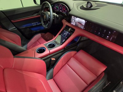 صورة 9 لـ 2025 Porsche TAYCAN