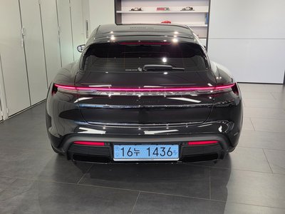 صورة 3 لـ 2025 Porsche TAYCAN