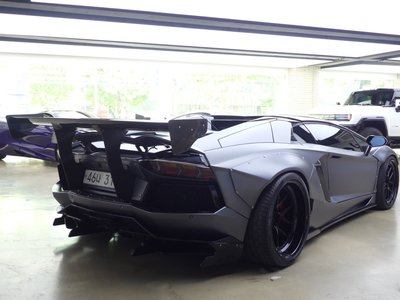 LAMBORGHINI AVENTADOR - 2
