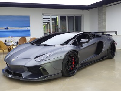 LAMBORGHINI AVENTADOR - 4