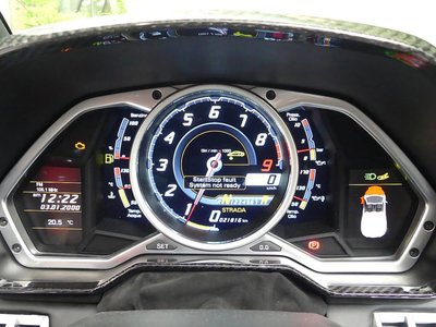 LAMBORGHINI AVENTADOR - 8