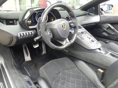 LAMBORGHINI AVENTADOR - 5
