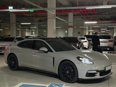 PORSCHE PANAMERA - 4