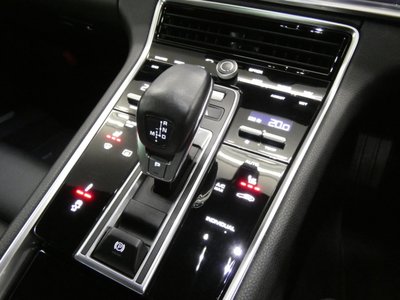 PORSCHE PANAMERA - 8