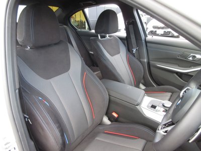 صورة مصغرة 34 لـ 2026 BMW 3 SERIES