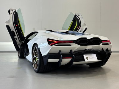 صورة 9 لـ 2025 Lamborghini REVUELTO