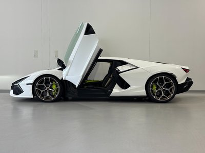 صورة 7 لـ 2025 Lamborghini REVUELTO