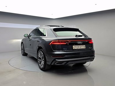 AUDI Q8 - 4