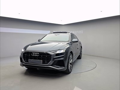 AUDI Q8 - 1