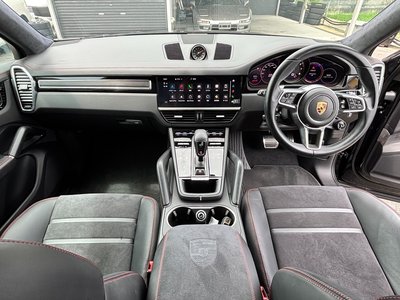 2022 Porsche CAYENNE — миниатюра 30