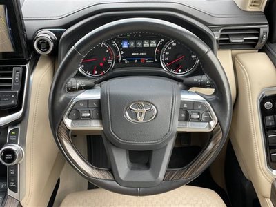 TOYOTA LAND CRUISER 300 - 8
