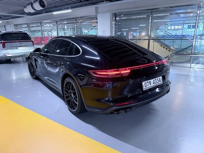 صورة 7 لـ 2018 Porsche PANAMERA