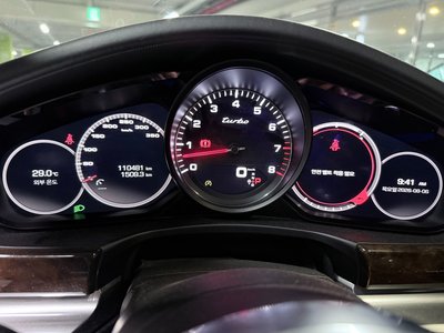 صورة 8 لـ 2018 Porsche PANAMERA