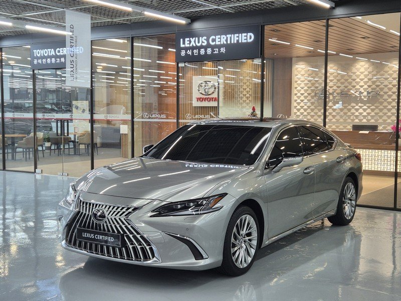 LEXUS ES - View 1