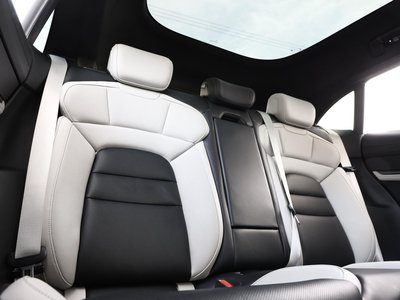 صورة مصغرة 14 لـ 2022 Porsche TAYCAN