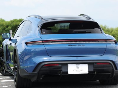 صورة 2 لـ 2022 Porsche TAYCAN